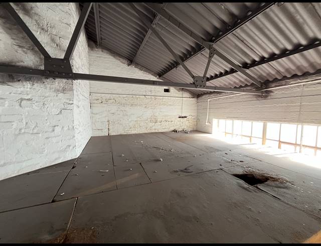900M² WAREHOUSE TO LET IN PAARDEN EILAND
